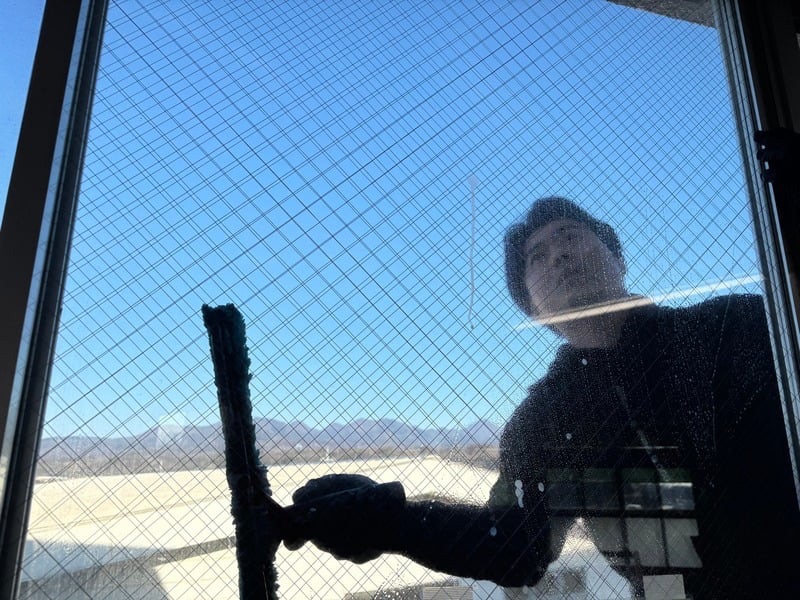 有限会社ライフクルーのスタッフによるスピーディーな清掃風景