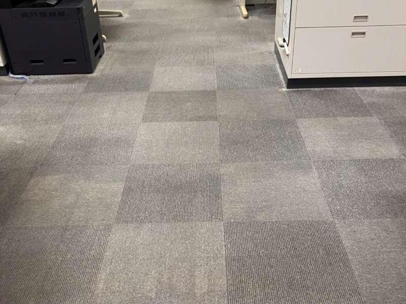 清掃完了後、トーンが明るくなった高崎市のオフィス内観