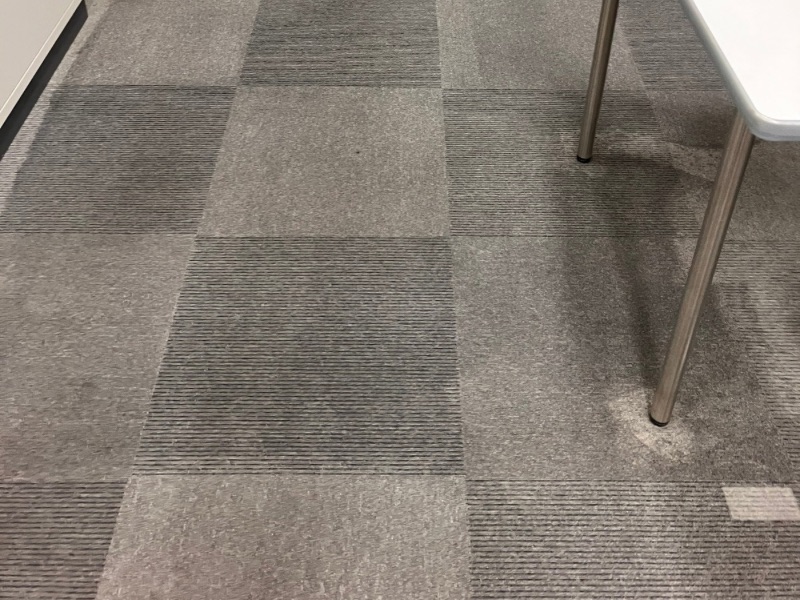 群馬県の清掃業者が仕上げた清潔感あふれる事務所フロア