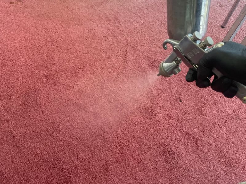 群馬県伊香保の旅館。床に光触媒コーティング施工中