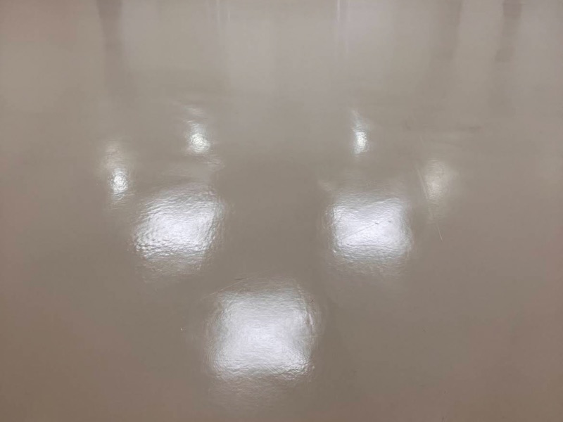 フロアクリーニング作業の様子
