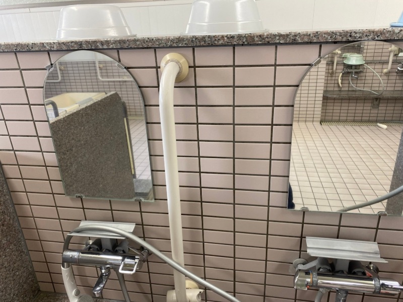 CLEANEST NFE2施工後の前橋市老人ホーム大浴場の手すり