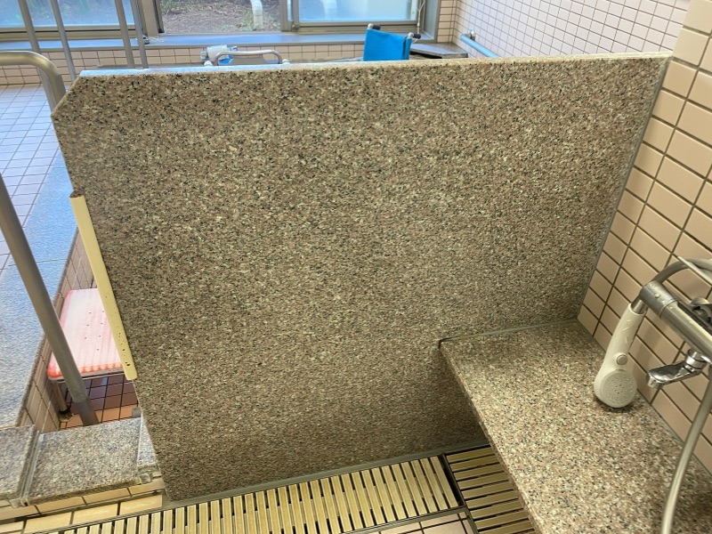 CLEANEST NFE2施工後の老人ホーム浴室シャワー仕切り壁