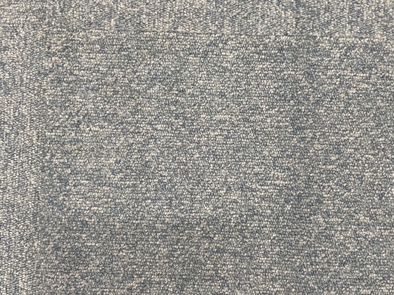 品川区オフィスのカーペットシミ除去後。明るく清潔になった状態。