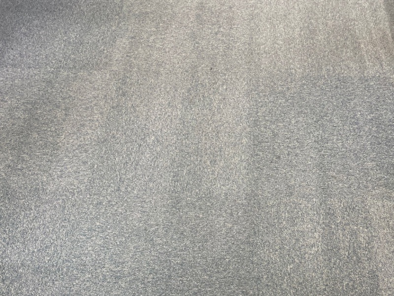 光触媒コーティング施工後の品川区オフィスカーペット。防汚・抗菌効果で清潔感が続く。