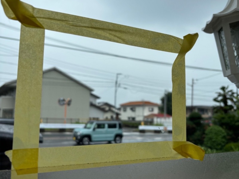 高崎市の店舗で窓ガラスの傷消し再生研磨を行い視界が改善した施工後